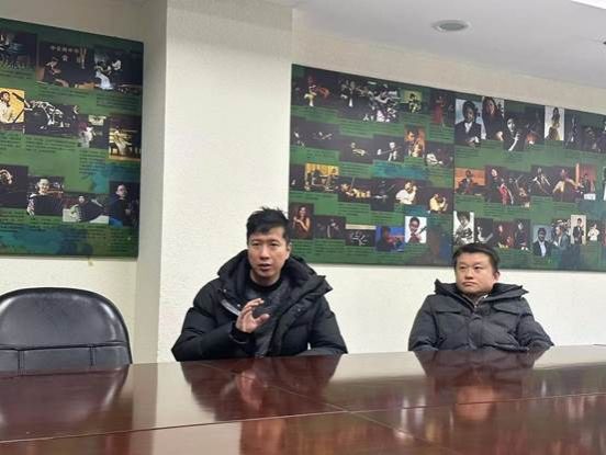 校领导带头发言